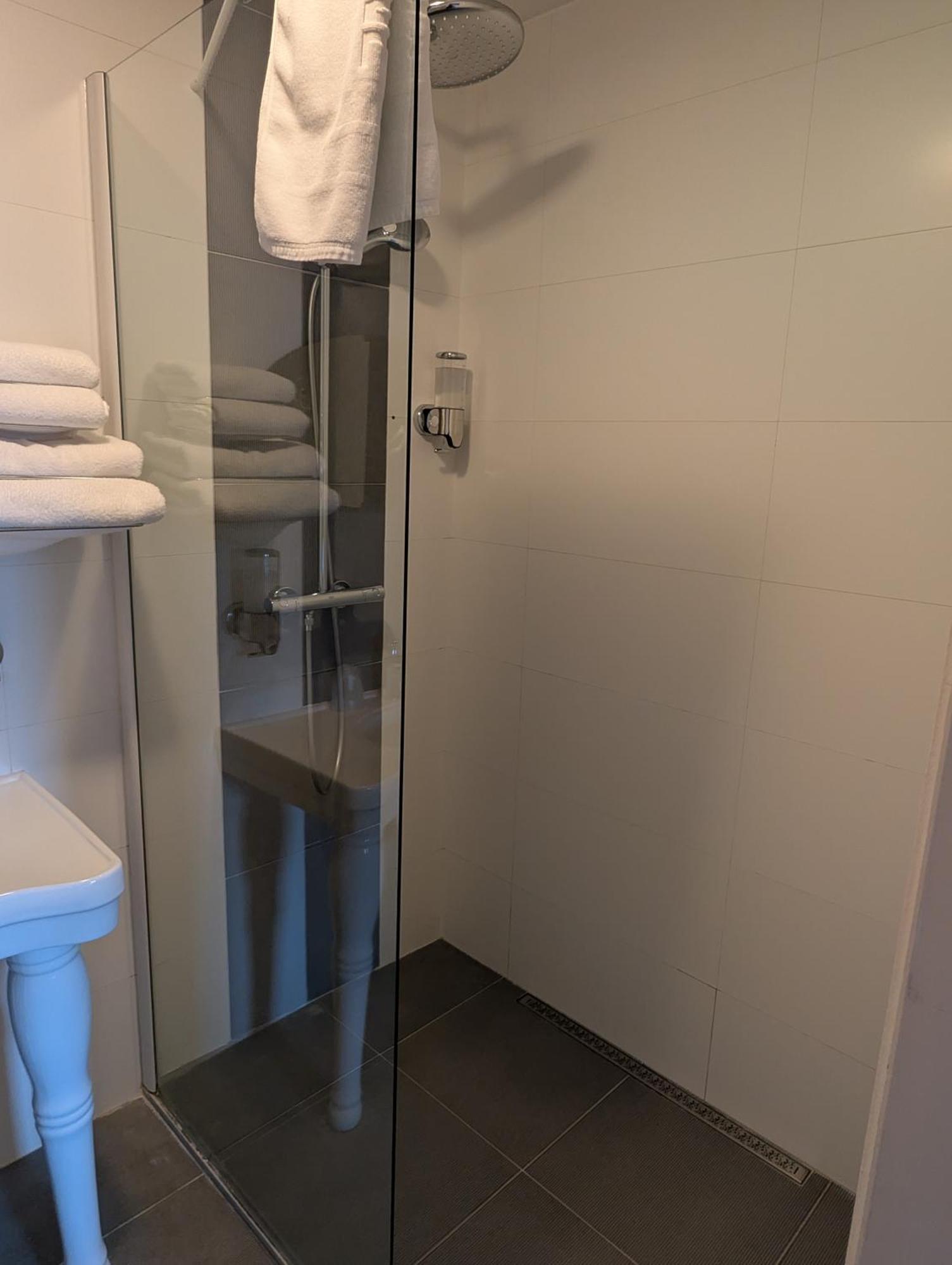 ホテル A Fleur De Couette Auvelais エクステリア 写真