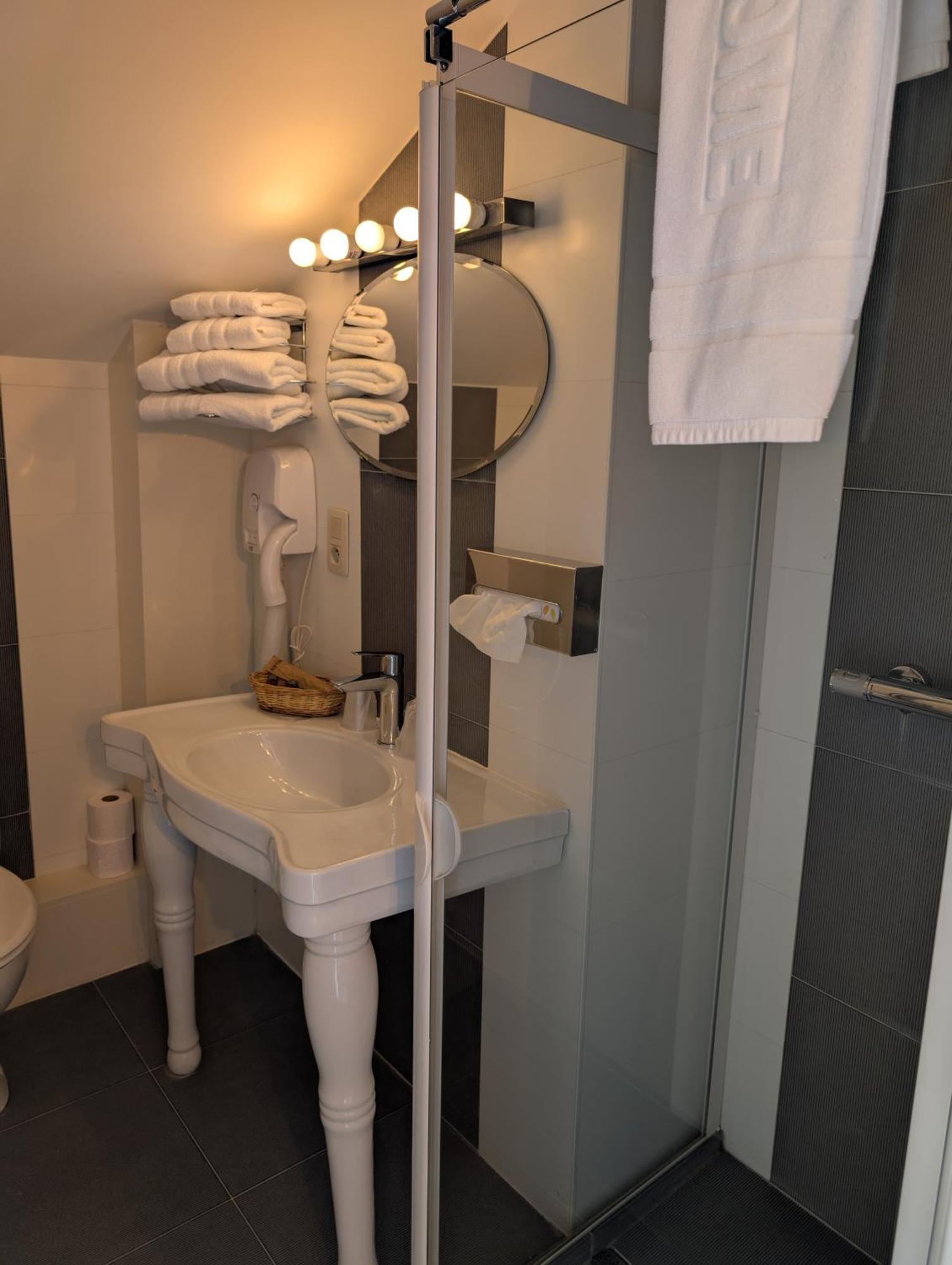 ホテル A Fleur De Couette Auvelais エクステリア 写真
